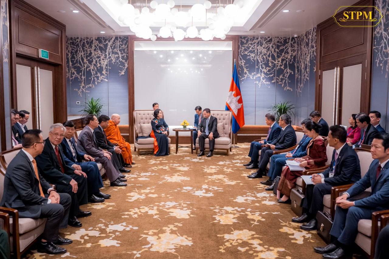 សម្តេចមហាបវរធិបតី ហ៊ុន ម៉ាណែត នាយករដ្ឋមន្ត្រី នៃព្រះរាជាណាចក្រកម្ពុជា អនុញ្ញាតឱ្យ ប្រធានសមាគមមិត្តភាពវៀតណាម-កម្ពុជា ចូលជួបសម្តែងការគួរសម នៅរដ្ឋធានីហាណូយ