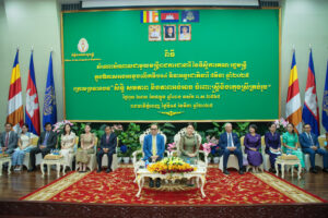 ឯកឧត្តម វង្សី វិស្សុត ឧបនាយករដ្ឋមន្រ្តីប្រចាំការ អញ្ជើញសំណេះសំណាលជាមួយមន្ត្រីរាជការជានារី នៃទីស្តីការគណៈរដ្ឋមន្ត្រីក្នុងឱកាសអបអរខួបលើកទី១១៤ ទិវាអន្តរជាតិនារី ៨មីនា