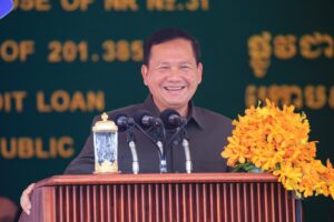 តើកំឡុងពេលសង្គ្រាមពាណិជ្ជកម្មប្រទេសកម្ពុជាត្រូវសម្របខ្លួនបែបណា?
