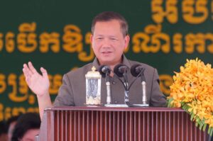 សម្តេចធិបតី ហ៊ុន ម៉ាណែត ៖ ប្រជាពលរដ្ឋខ្មែរមានសិទ្ធិគ្រប់បែបយ៉ាង រួមទាំងសិទ្ធិកាន់មីក្រូជេររិះគន់ផង