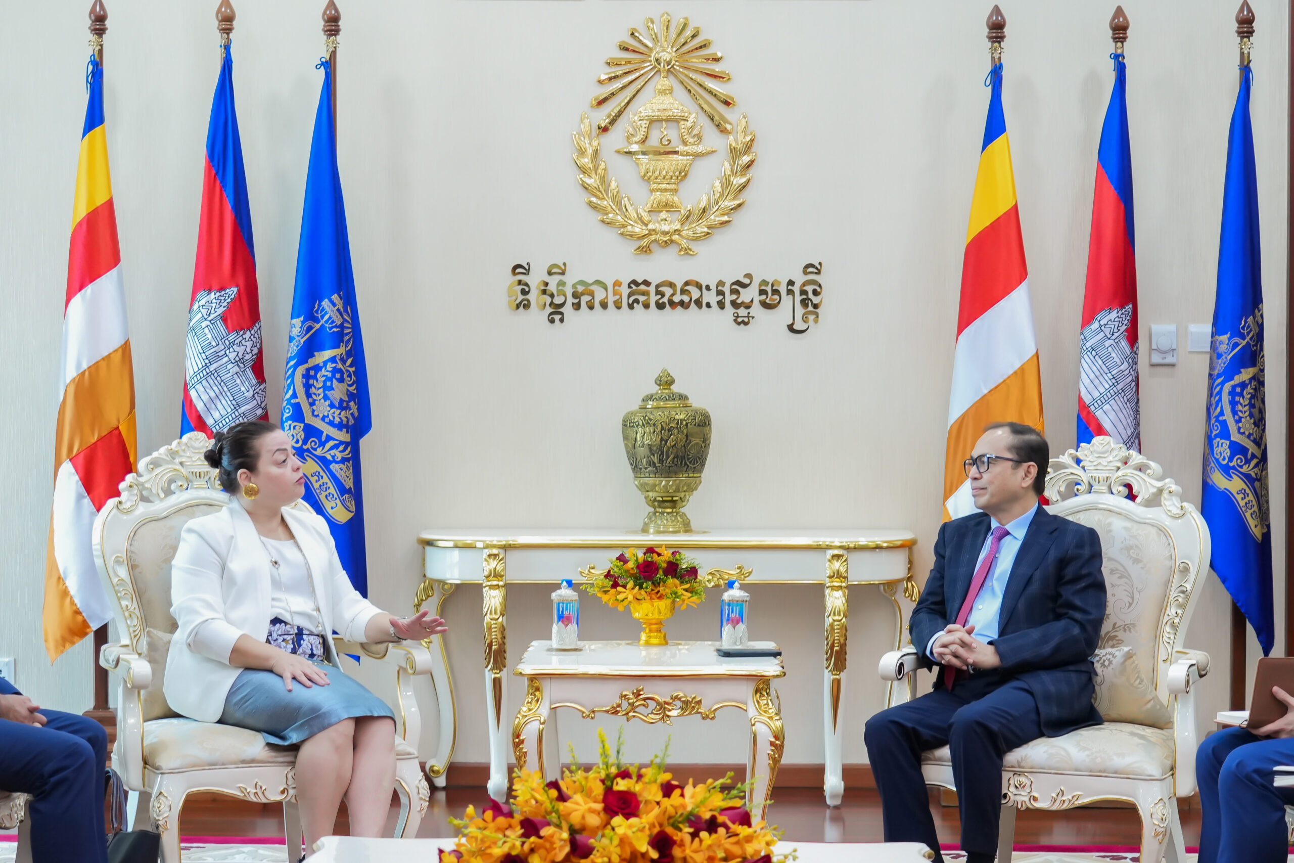ឯកឧត្តម វង្សី វិស្សុត ឧបនាយករដ្ឋមន្ត្រីប្រចាំការ អនុញ្ញាតឱ្យលោកស្រី Alissar Chaker តំណាងកម្មវិធីអភិវឌ្ឍន៍អង្គការសហប្រជាជាតិ(UNDP) ប្រចាំព្រះរាជាណាចក្រកម្ពុជា ចូលជួបសម្តែងការគួរសម និងជម្រាបលា
