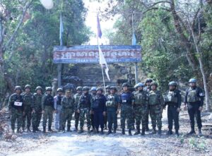 លោកជំទាវឧត្តមសេនីយ៍ឯក ម៉ាលី សុជាតា អ្នកនាំពាក្យក្រសួងការពារជាតិ៖ AOT ចុះសង្កេតការណ៍ ផ្ទៀងផ្ទាត់ និងរាយការណ៍ អំពីស្ថានភាពជាក់ស្តែងនៅលើទីតាំងផ្ទាល់ នៅតំបន់ប្រាសាទព្រះវិហារ