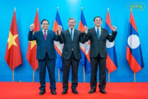 ប្រមុខរដ្ឋាភិបាល​ កម្ពុជា -វៀតណាម- ឡាវ សង្កត់ធ្ងន់លើសារៈសំខាន់នៃទំនាក់ទំនង និងកិច្ចសហប្រតិបត្តិការរវាងប្រទេសទាំងបី សម្រាប់ការអភិវឌ្ឍ និងការរក្សាសន្តិភាព ស្ថិរភាពក្នុងតំបន់