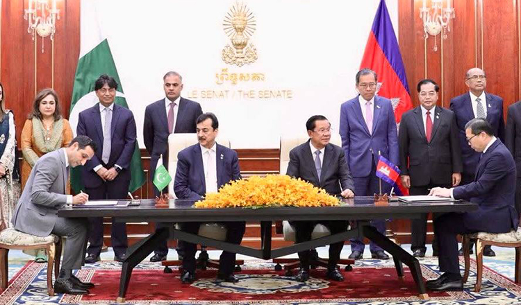 Cambodia, Pakistan Pledge to Boost Trade