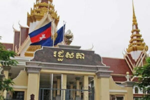 ប្រឆាំងដើម្បីតែប្រឆាំង ឬដើម្បីជាតិ? ការស្លាប់នៃលំហកណ្តាលក្នុងនយោបាយកម្ពុជា