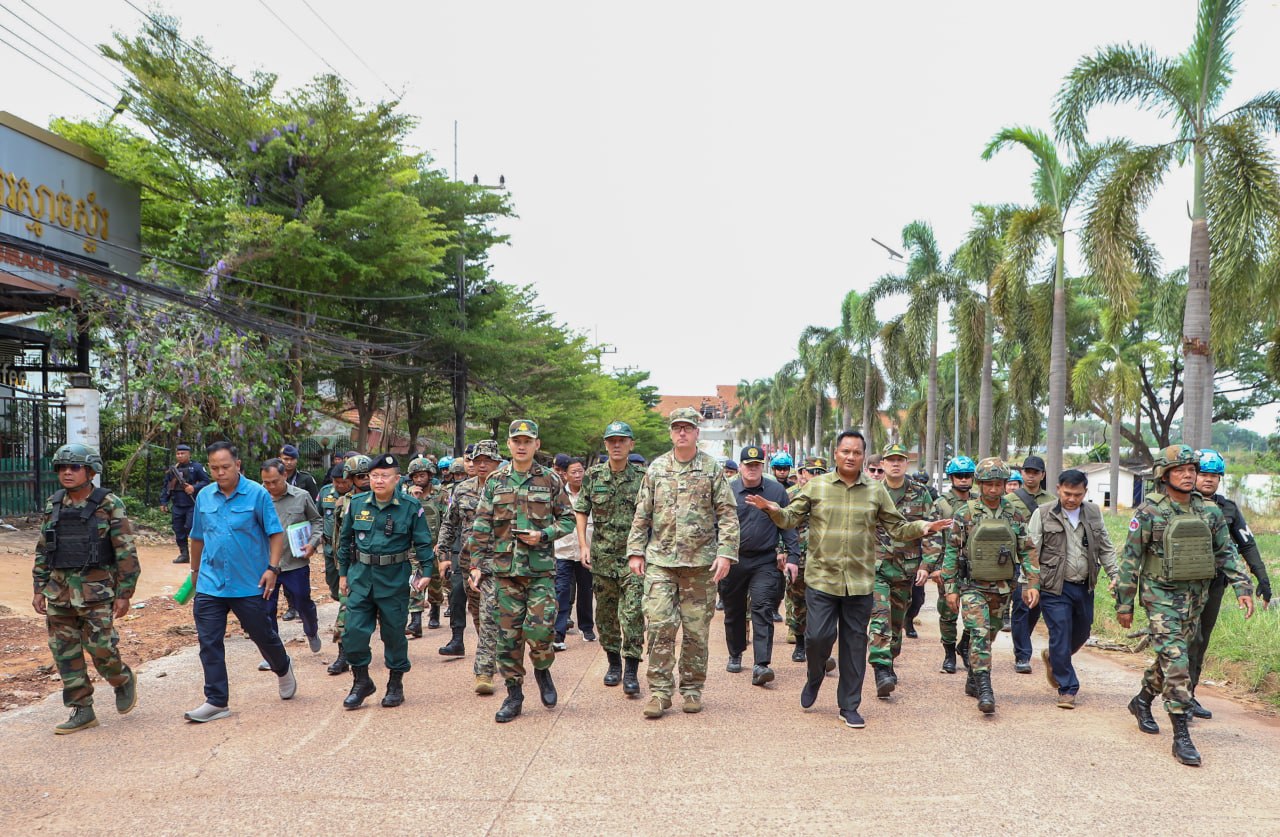 ក្រុមអនុព័ន្ធយោធាបរទេស (MACPP) ប្រចាំកម្ពុជា ចុះសង្កេតការណ៍នៅច្រកអូរស្មាច់ ខេត្តឧត្តរមានជ័យ ក្រោយបទឈប់បាញ់ចូលជាធរមាន