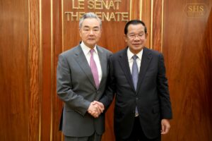 សម្តេចតេជោ ហ៊ុន សែន អនុញ្ញាតឱ្យ ឯកឧត្តម វ៉ាង យី (Wang Yi) រដ្ឋមន្ត្រីការបរទេស នៃសាធារណរដ្ឋប្រជាមានិតចិន និងគណៈប្រតិភូ ចូលជួបសម្ដែងការគួរសម