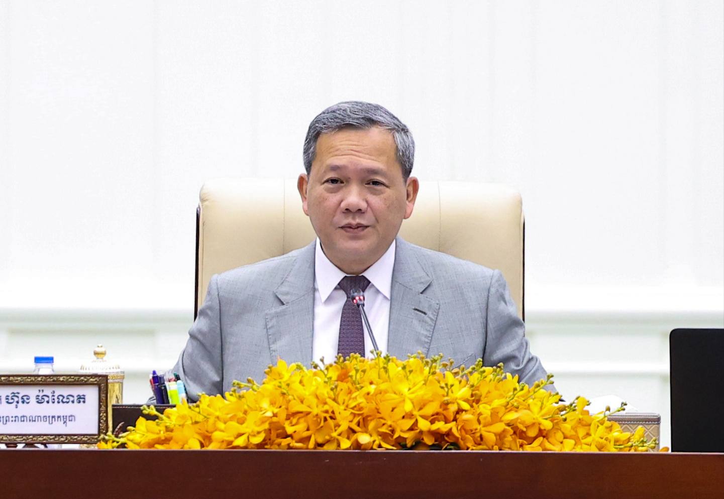 សម្តេចធិបតី បញ្ជាឱ្យឯកឧត្តម កែវ រតនៈ ឯកឧត្តម ស ថេត និង ឯកឧត្តម គុណ ញឹម ស្រាវជ្រាវករណីដែលថៃបានផ្សាយថា​មាន បណ្ដាញ​លួចនាំប្រេងខុសច្បាប់ ពីប្រទេស​ថៃចូល​មក​លក់​នៅ​កម្ពុជា