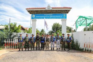 ប្រធានបេសកកម្មក្រុមអ្នកសង្កេតការណ៍អាស៊ាន (HOM AOT) ចុះសង្កេតការណ៍ ផ្ទៀងផ្ទាត់ និង​រាយការណ៍​អំពី​ស្ថាន​ភាព​ព្រំដែន​នៅ​តំបន់បឹងត្រកួន ជាទីតាំងត្រូវបានទទួលរងការវាយប្រហារ រាយ​បន្លា​លួស និង​ដាក់​ពង្រាយ​ទូកុងតឺន័រ​កាន់​កាប់​ដោយ​ខុស​ច្បាប់​របស់​យោធាថៃ