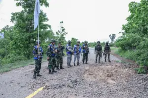 ក្រុម AOT ចុះទៅពិនិត្យតំបន់អានសេះដែលថៃកាន់កាប់ ខណៈដែលទាហានកម្ពុជាព្យាយាមទប់ស្កាត់ទាហានថៃដែលដាក់បន្លាលួសនៅមុំបី