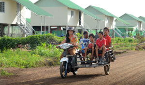 Rong Cham villages offer conflict-displaced families a chance to to start anew