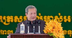 [វីដេអូ] សម្រងប្រសាសន៍  សម្ដេចមហាបវរធិបតី ហ៊ុន ម៉ាណែត អញ្ជើញជាអធិបតី ចែកវិញ្ញាបនបត្រសម្គាល់ម្ចាស់អចលនវត្ថុ ជូនប្រជាពលរដ្ឋ នៅស្រុកខ្សាច់កណ្តាល ខេត្តកណ្តាល
