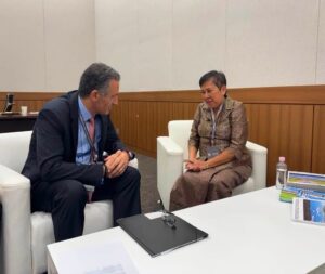 អង្គការ UNESCO បាននិងកំពុង​តាមដាន​យក​ចិត្តទុក​ដាក់​ចំពោះ ករណី​ប្រាសាទព្រះវិហារ និងចូល​រួម​ចំណែក​យ៉ាង​សកម្ម​ក្នុង​ការ​សម្រប​សម្រួលដើម្បី​បន្ធូរ​បន្ថយ​ភាពតានតឹង​រវាង​ប្រទេស​ទាំងពី​រ​តាមរយៈវប្បធម៌