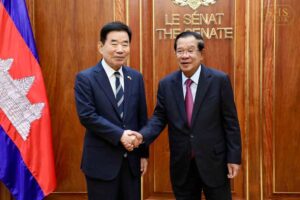 សម្តេចតេជោ ហ៊ុន សែន អនុញ្ញាតឱ្យឯកឧត្តម គីម ជីនផ្យូ (Kim Jin-pyo) អតីតប្រធានរដ្ឋសភា នៃសាធារណរដ្ឋកូរ៉េ ចូលជួបសម្ដែងការគួរសម