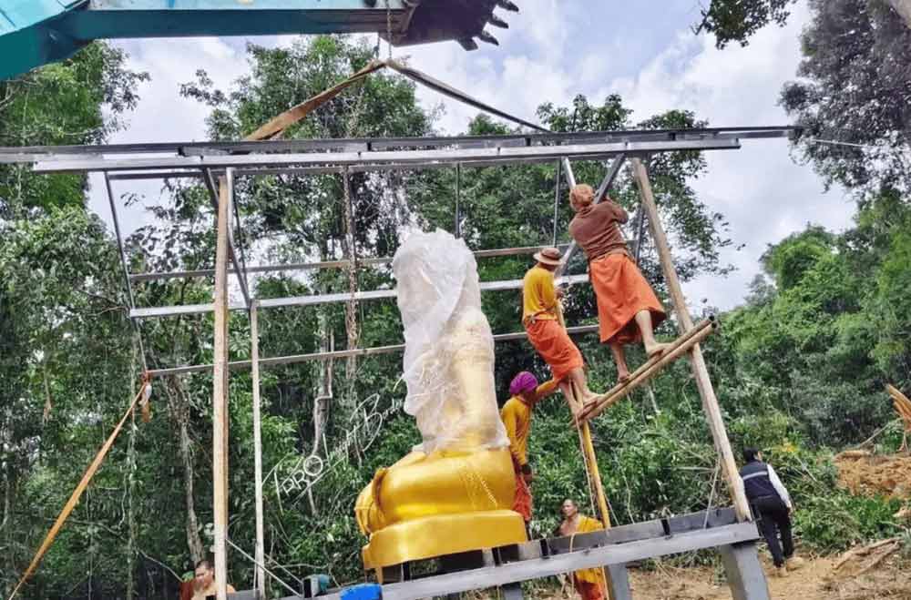 Thai soldiers and monks installed the statue in the Phnom Beng area of Anlong Veng district, Oddar Meanchey province. FB