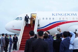 សម្តេចមហាបវរធិបតី ហ៊ុន ម៉ាណែត និងលោកជំទាវបណ្ឌិត អញ្ជើញមកដល់​កម្ពុជាវិញហើយ ក្រោយបញ្ចប់ដំណើរទស្សនកិច្ចក្រៅ​ប្រទេស​រយៈពេលមួយសប្តាហ៍