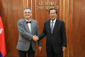 សម្តេចតេជោ ហ៊ុន សែន អនុញ្ញាតឱ្យឯកឧត្តម អូលីវែរ រីឆាត (Olivier RICHARD) ឯកអគ្គរដ្ឋទូតវិសាមញ្ញ និងពេញសមត្ថភាព នៃសាធារណរដ្ឋបារាំងប្រចាំកម្ពុជា ចូលជួបសម្ដែងការគួរសម